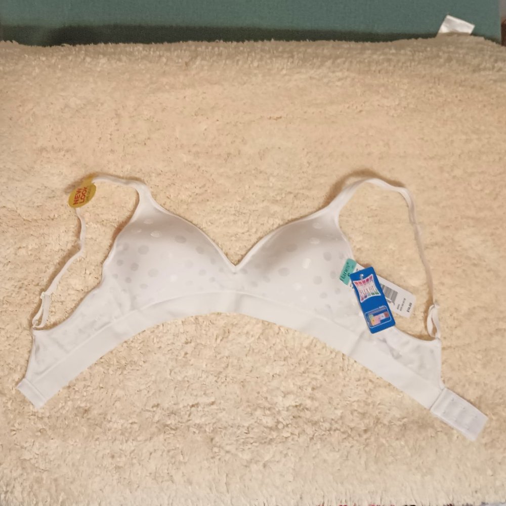 NWT~Hanes' Comfort-Flex Fit Women's Oh So Light Wireless Bra w/ Comfort Foam - Picture 4 of 6